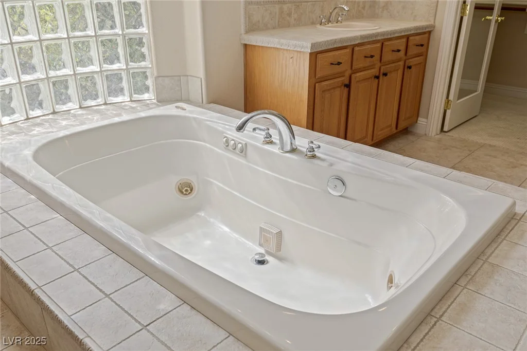 10761 Capesthorne, Las Vegas, NV 89135