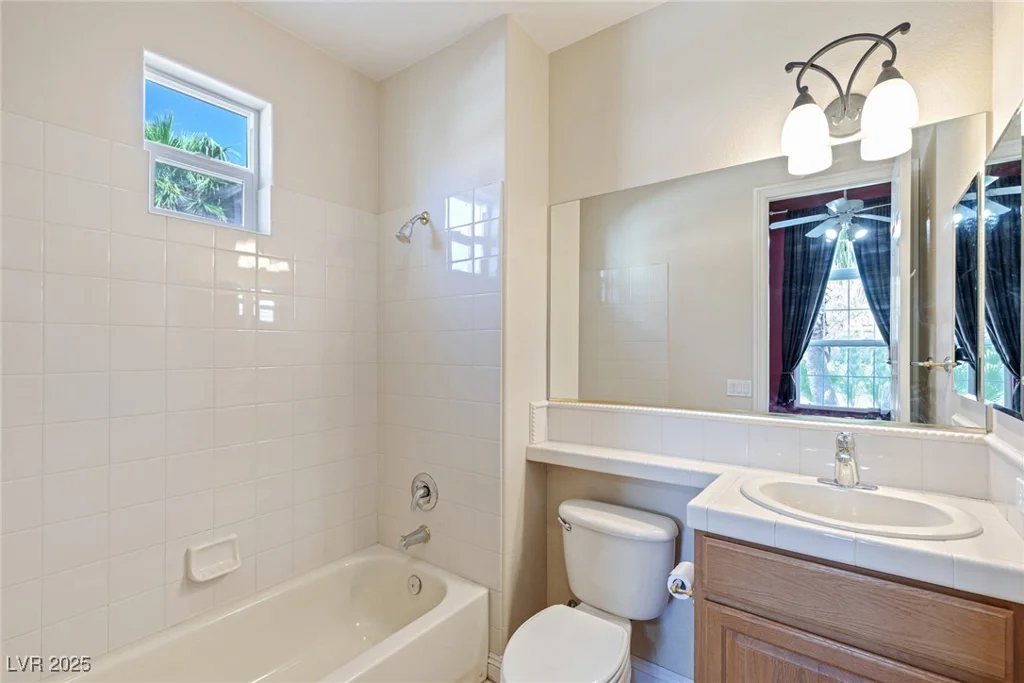 10761 Capesthorne, Las Vegas, NV 89135
