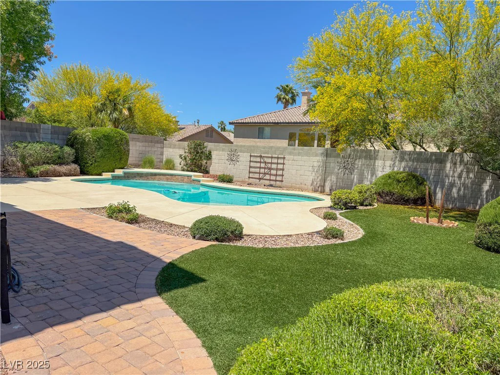 1564 Silver Knoll, Las Vegas, NV 89123