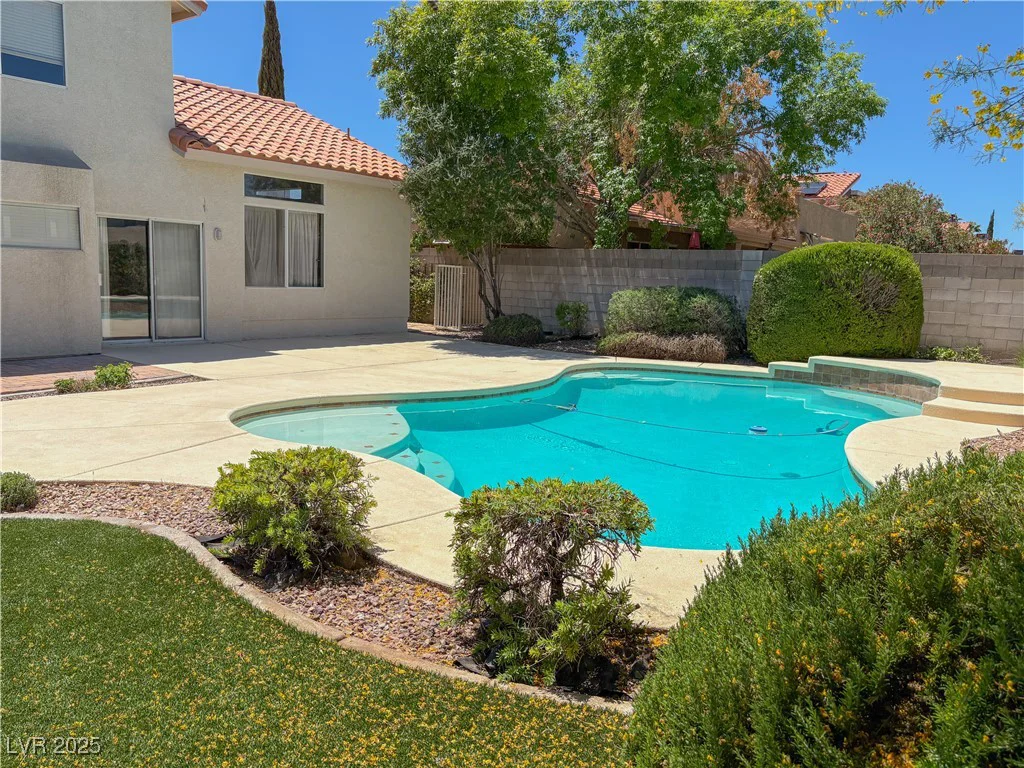 1564 Silver Knoll, Las Vegas, NV 89123