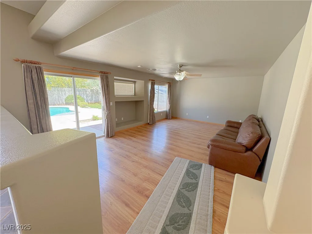 1564 Silver Knoll, Las Vegas, NV 89123