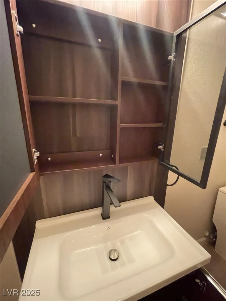 2151 Hussium Hills, Las Vegas, NV 89108