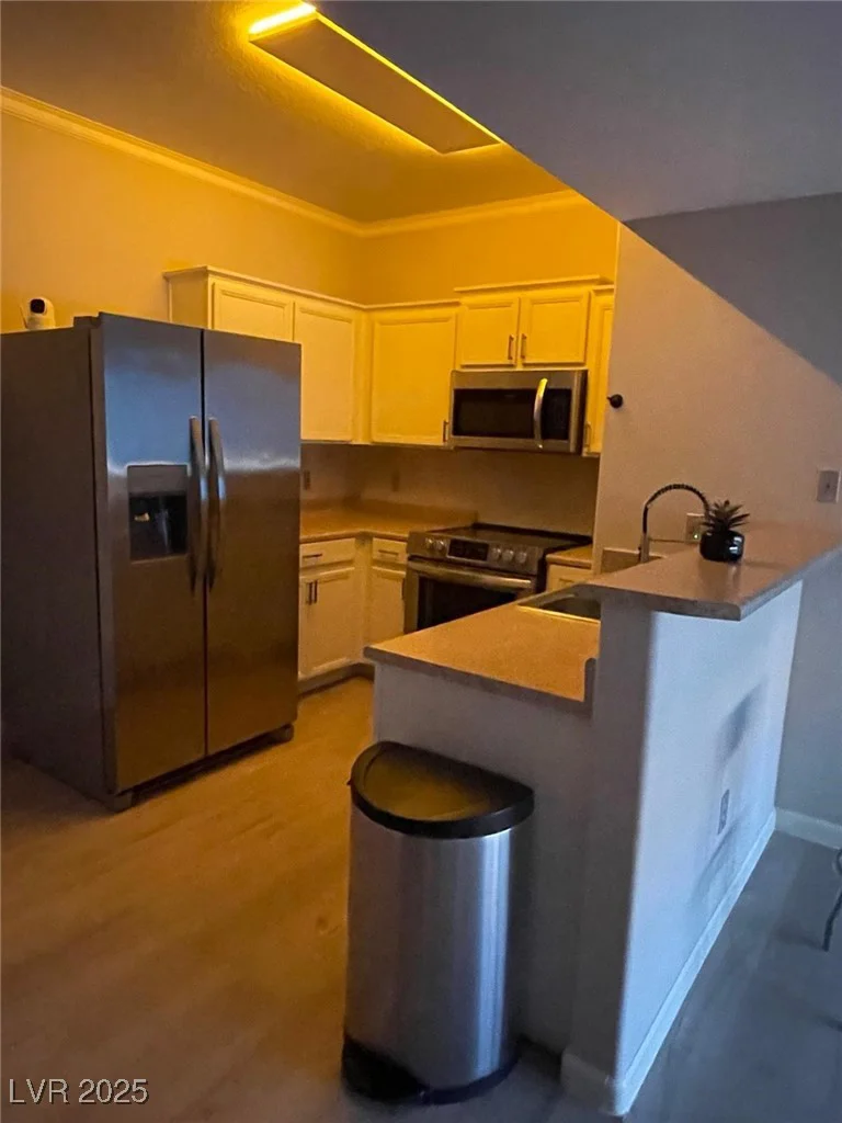 2151 Hussium Hills, Las Vegas, NV 89108
