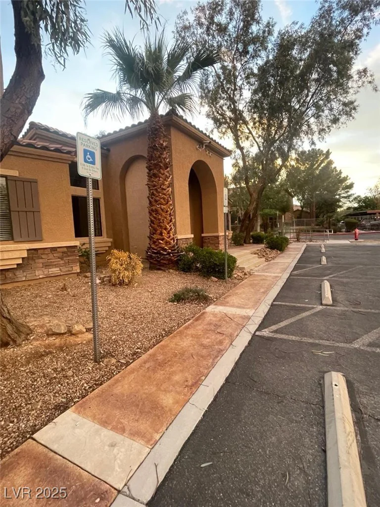 2151 Hussium Hills, Las Vegas, NV 89108
