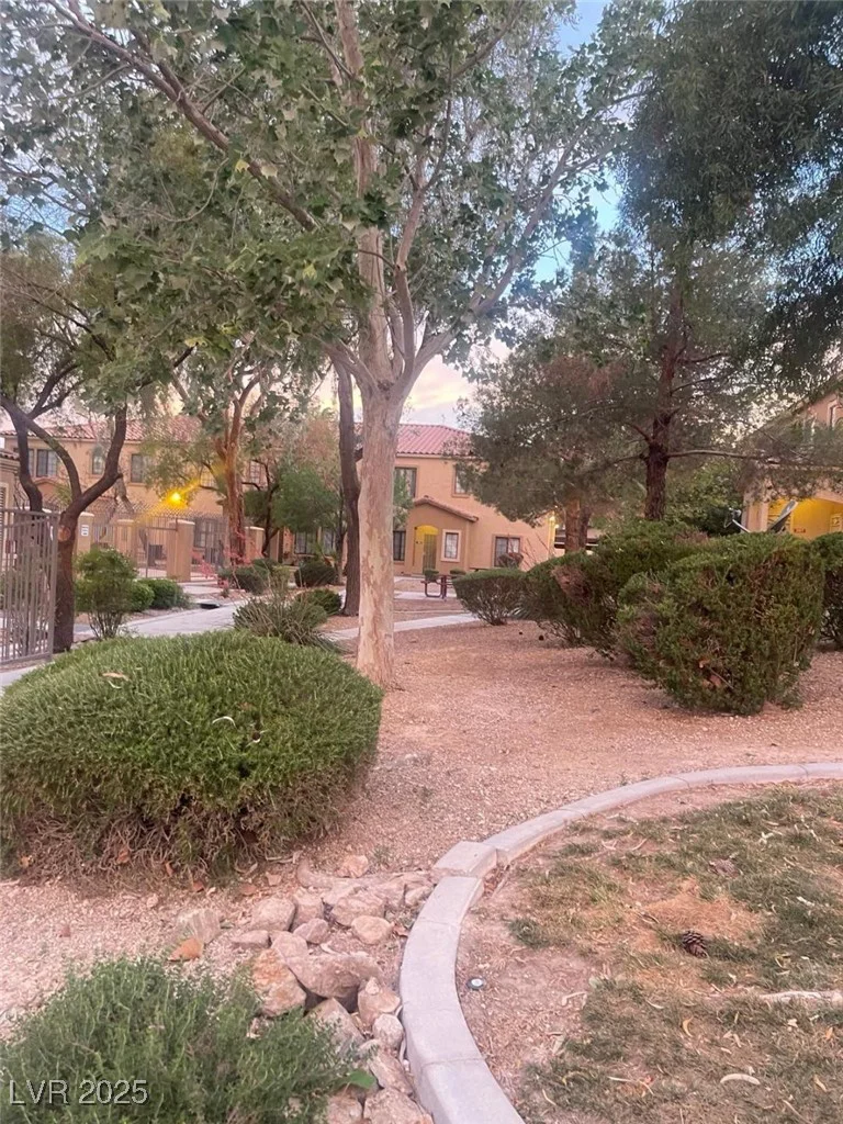 2151 Hussium Hills, Las Vegas, NV 89108