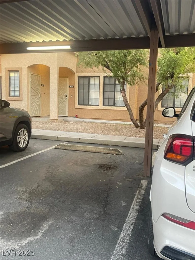 2151 Hussium Hills, Las Vegas, NV 89108