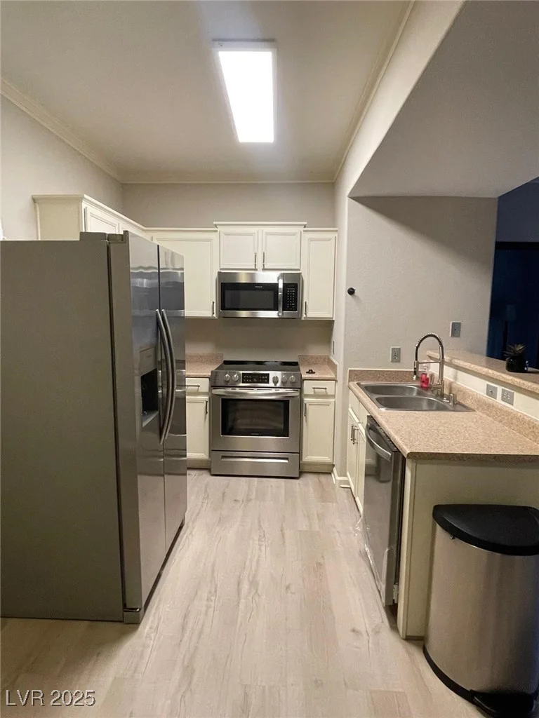 2151 Hussium Hills, Las Vegas, NV 89108