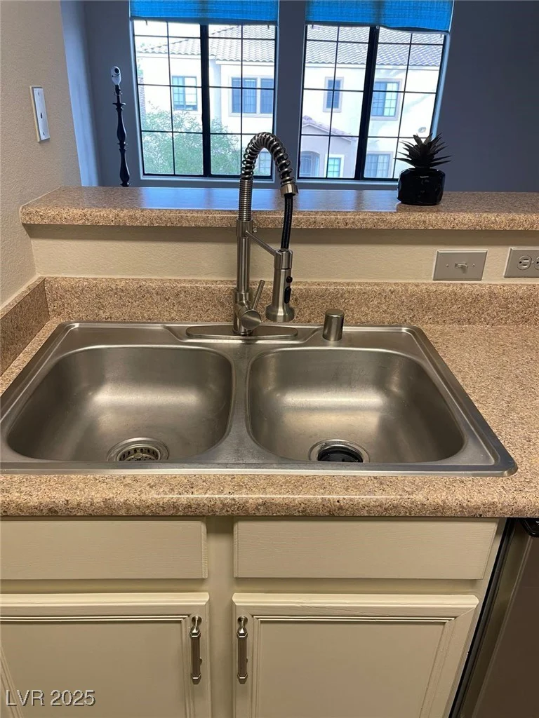 2151 Hussium Hills, Las Vegas, NV 89108
