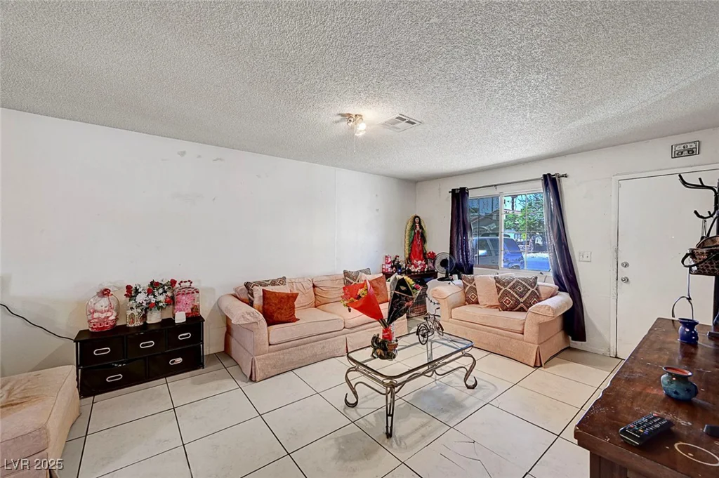4835 Nevada, Las Vegas, NV 89104