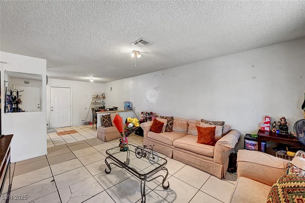 4835 Nevada, Las Vegas, NV 89104
