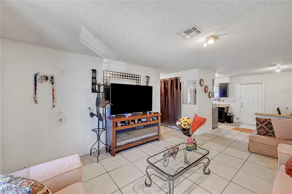 4835 Nevada, Las Vegas, NV 89104