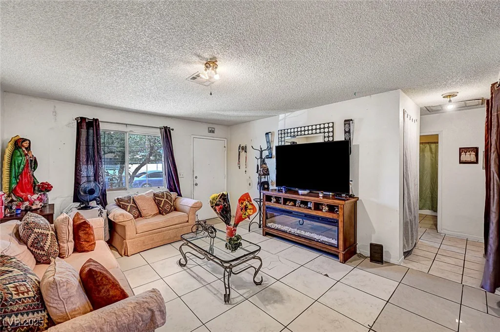 4835 Nevada, Las Vegas, NV 89104