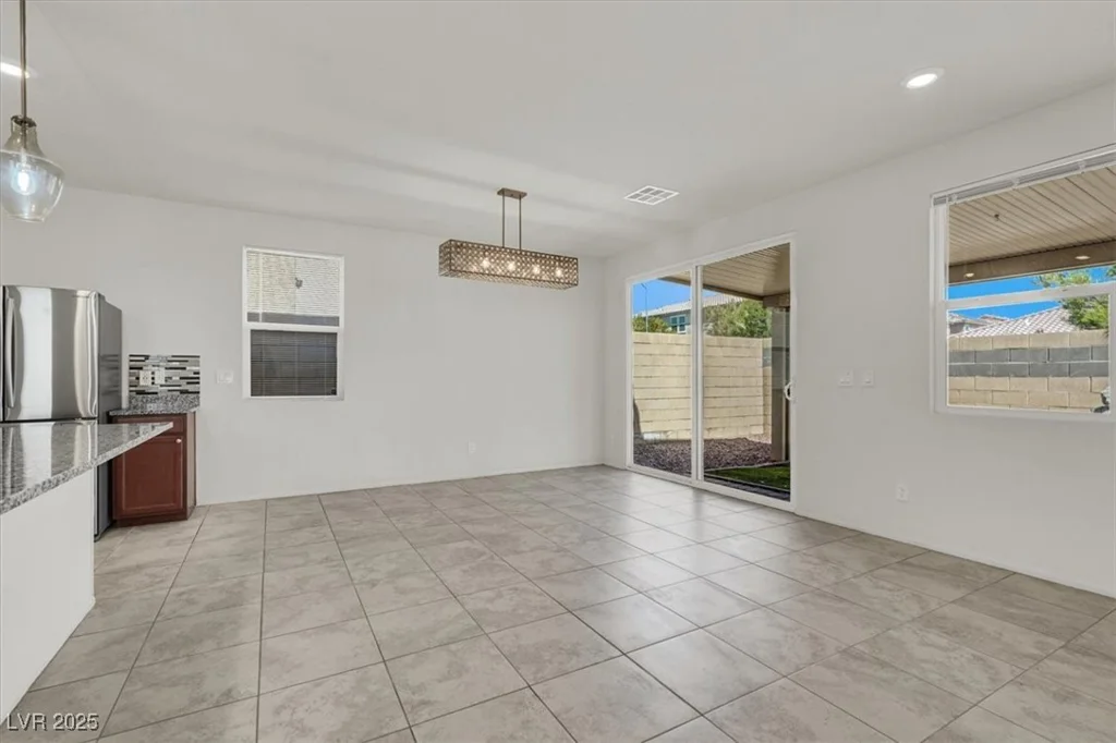 9198 Harbin, Las Vegas, NV 89148