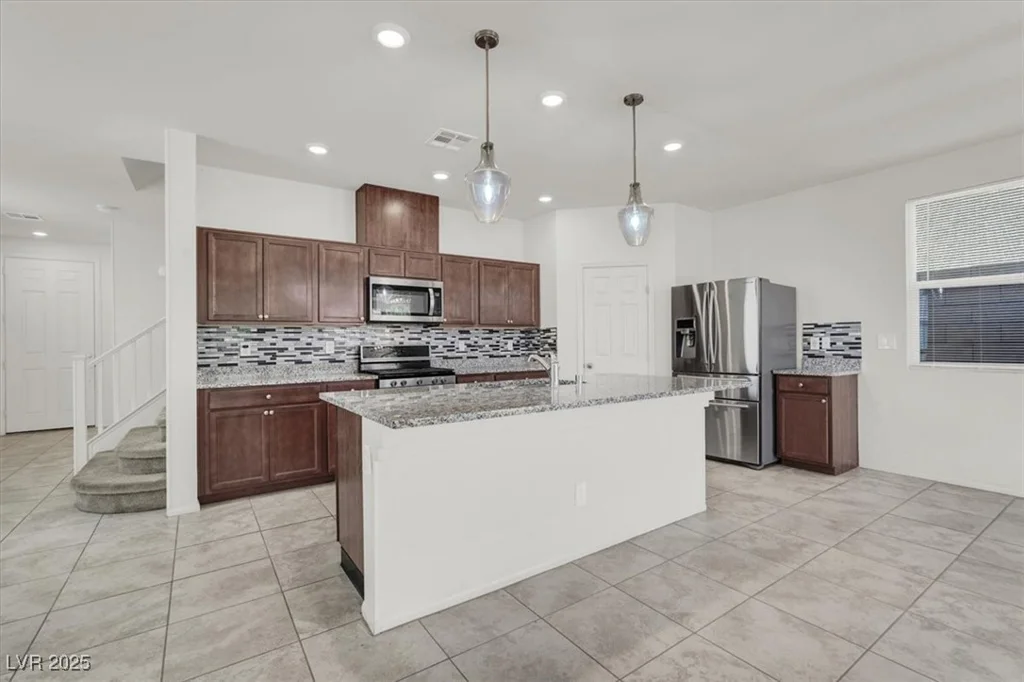 9198 Harbin, Las Vegas, NV 89148