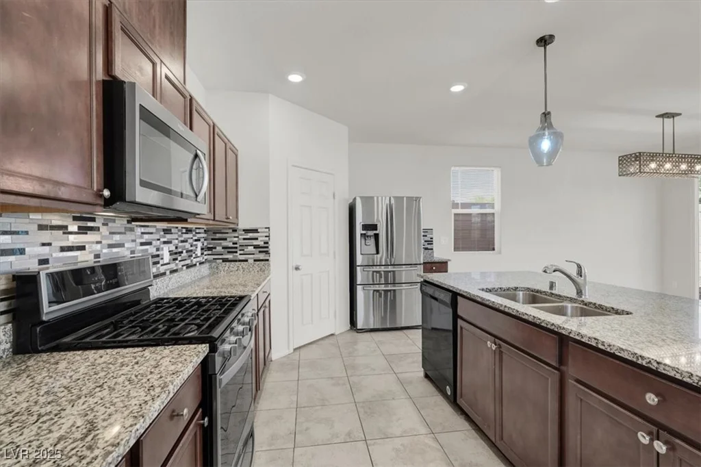 9198 Harbin, Las Vegas, NV 89148