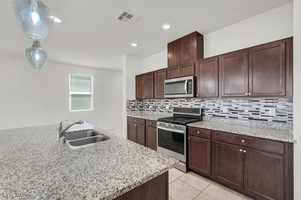 9198 Harbin, Las Vegas, NV 89148