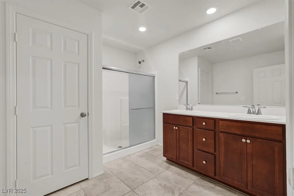 9198 Harbin, Las Vegas, NV 89148