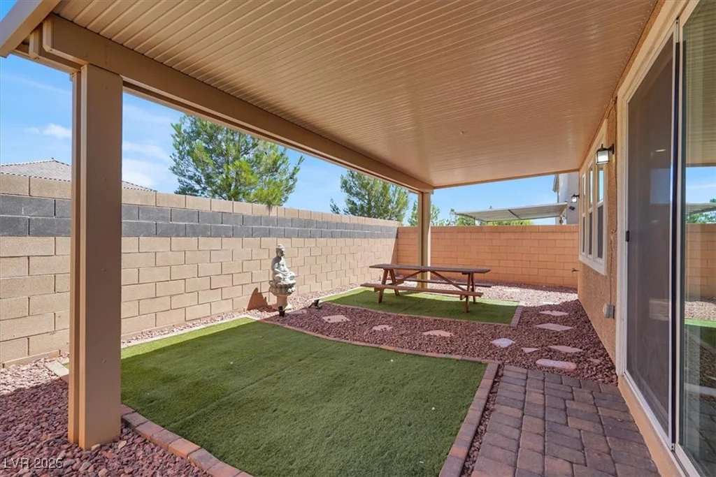 9198 Harbin, Las Vegas, NV 89148