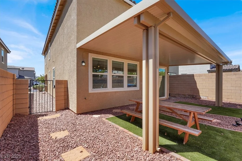 9198 Harbin, Las Vegas, NV 89148