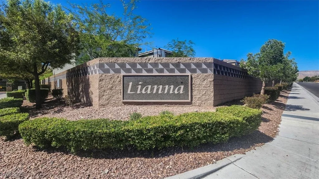 9198 Harbin, Las Vegas, NV 89148