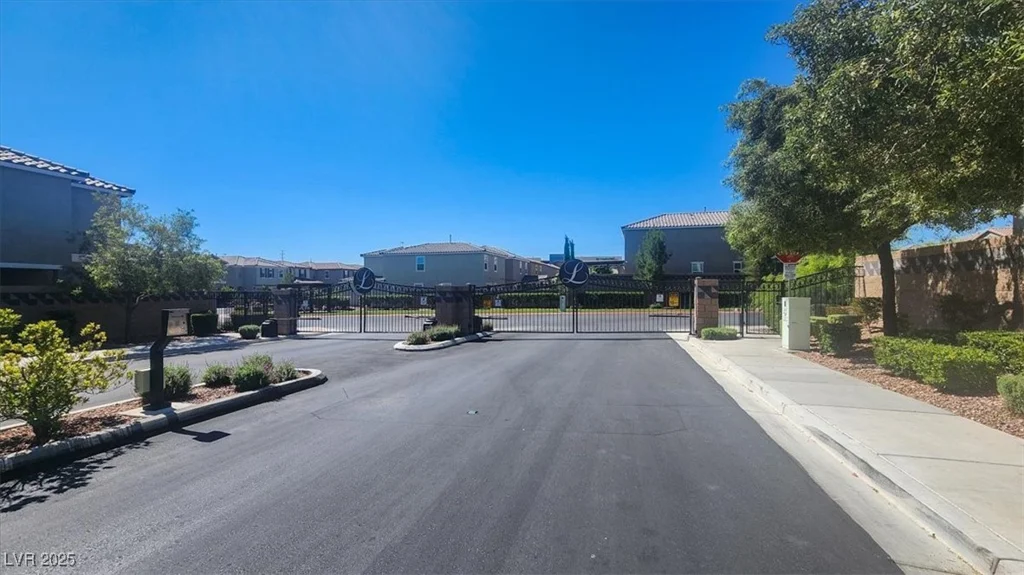 9198 Harbin, Las Vegas, NV 89148