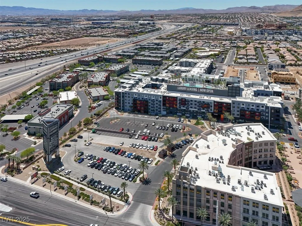 9198 Harbin, Las Vegas, NV 89148