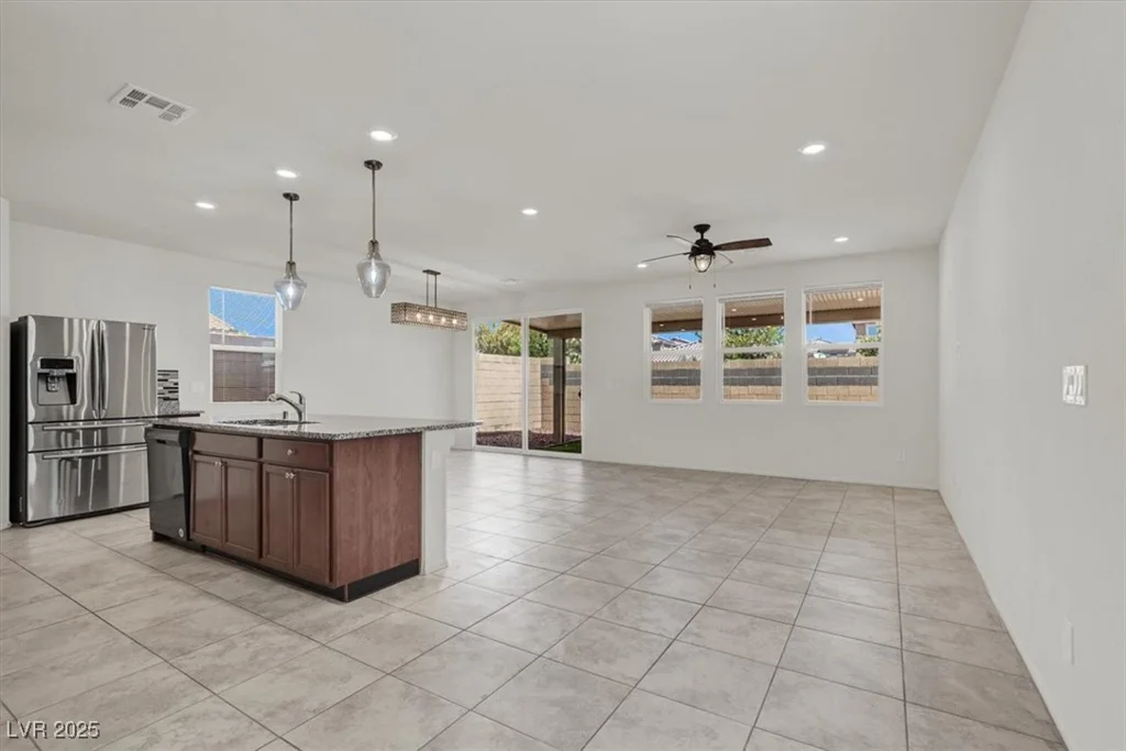 9198 Harbin, Las Vegas, NV 89148