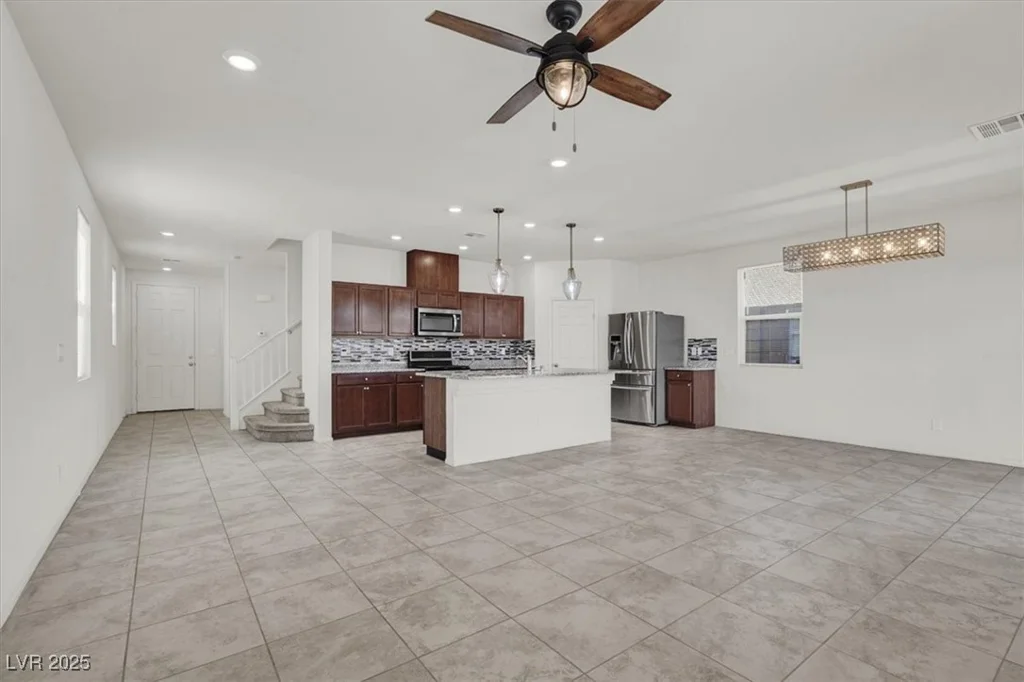 9198 Harbin, Las Vegas, NV 89148