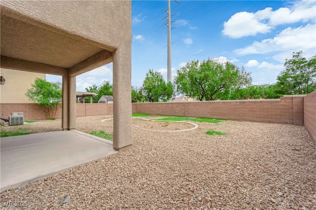125 Sharp Edge, North Las Vegas, NV 89031