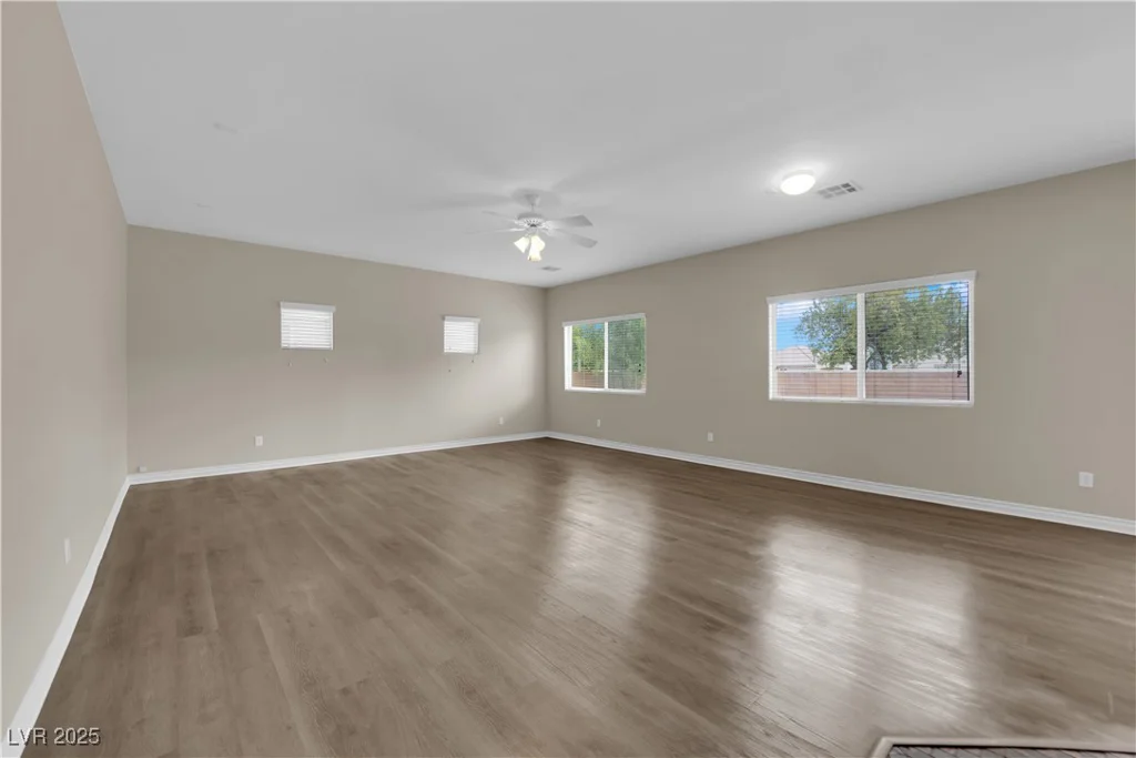 125 Sharp Edge, North Las Vegas, NV 89031