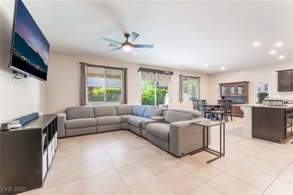 4524 Stardusk Falls, North Las Vegas, NV 89084