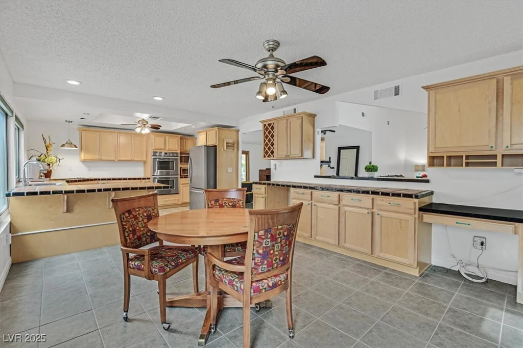 3989 Parkhaven, Las Vegas, NV 89120