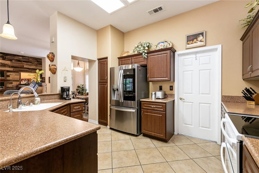 2521 Roseworthy, Las Vegas, NV 89134