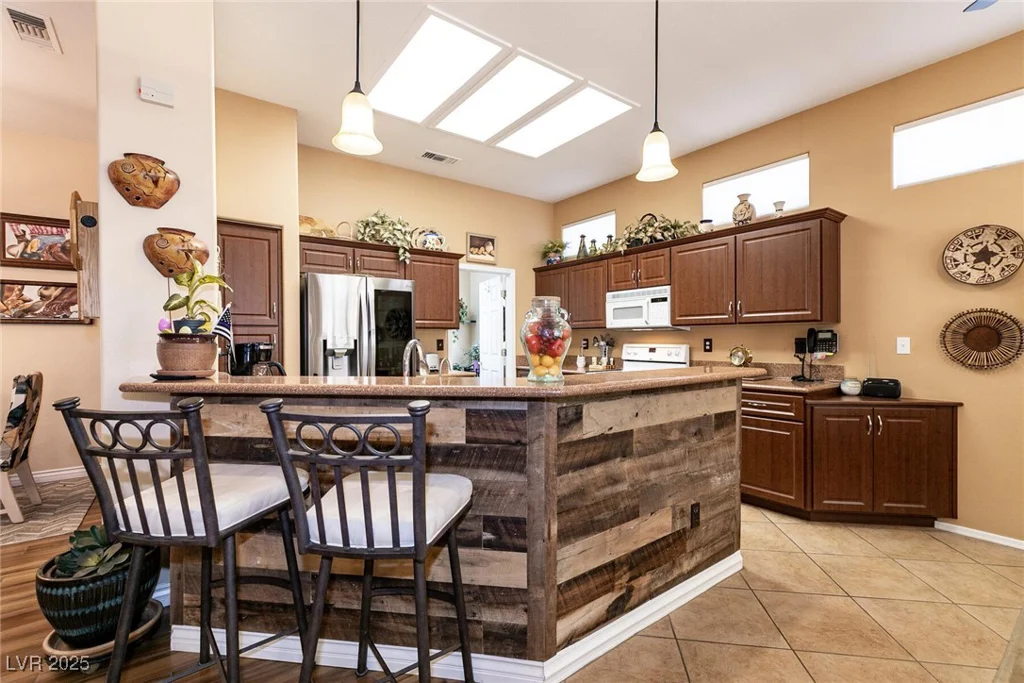 2521 Roseworthy, Las Vegas, NV 89134