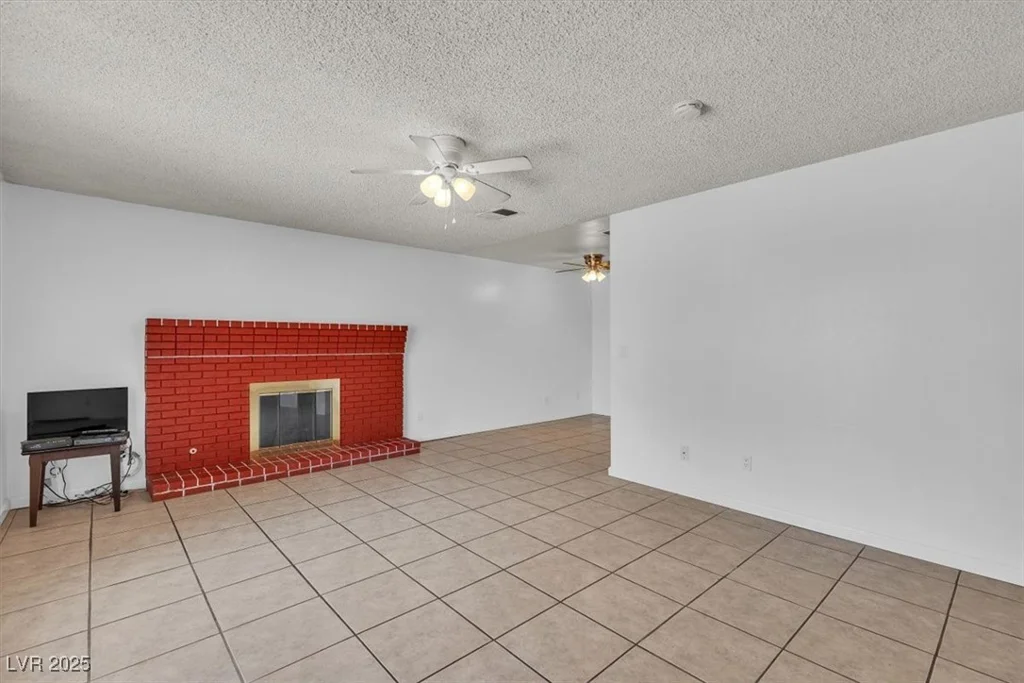 1158 Hacienda, Las Vegas, NV 89119