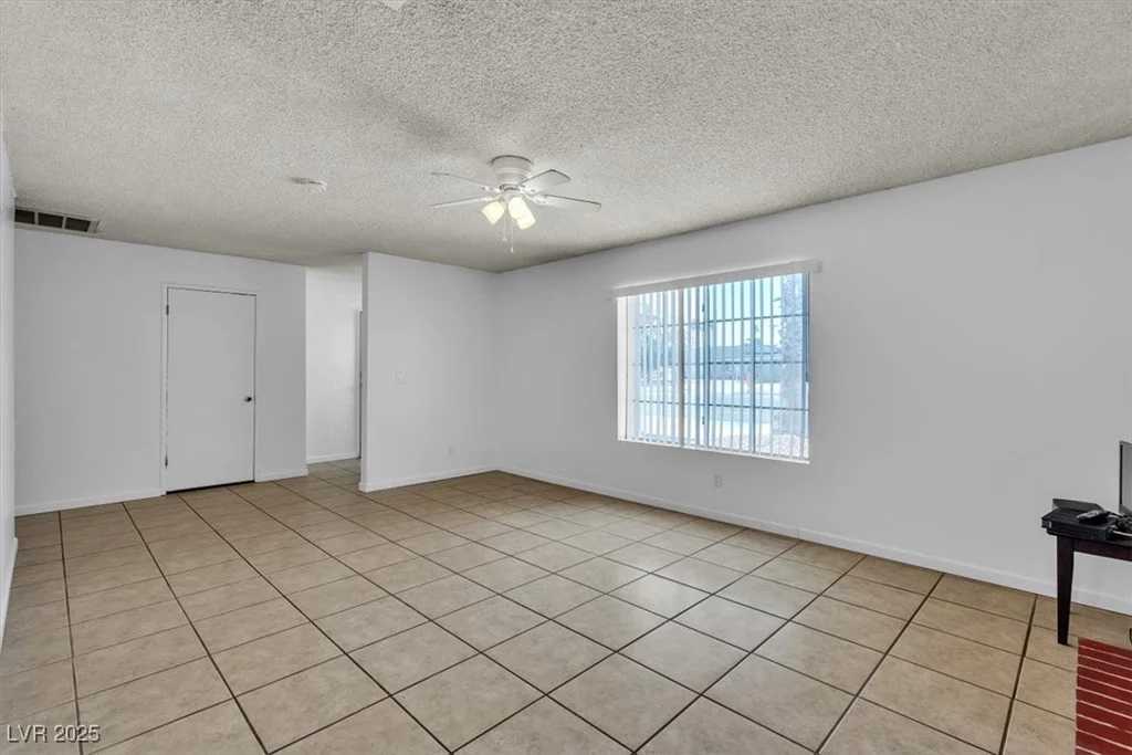 1158 Hacienda, Las Vegas, NV 89119