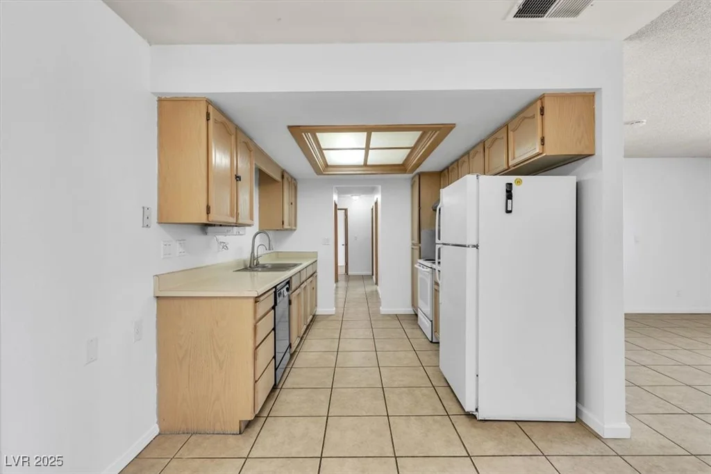 1158 Hacienda, Las Vegas, NV 89119