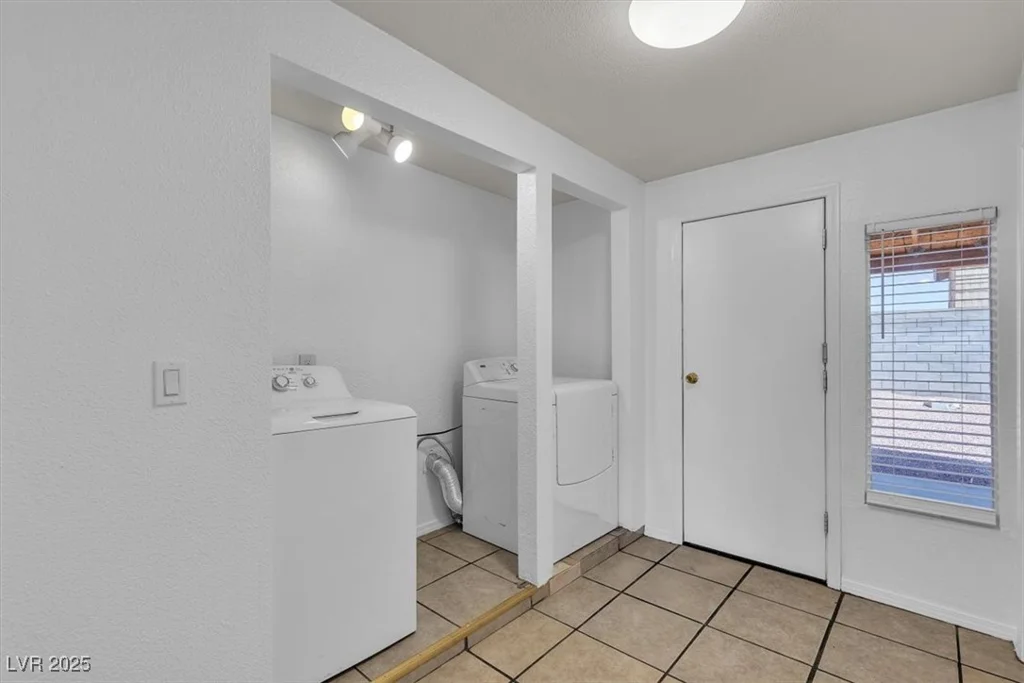1158 Hacienda, Las Vegas, NV 89119