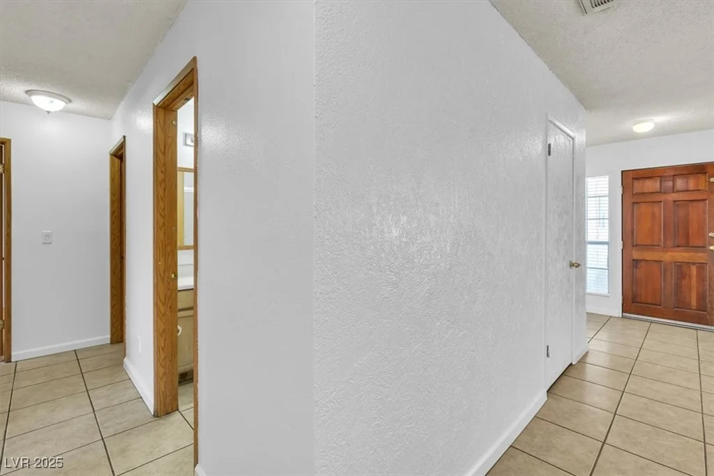 1158 Hacienda, Las Vegas, NV 89119