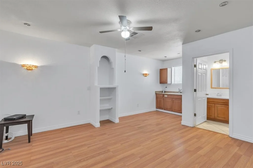 1158 Hacienda, Las Vegas, NV 89119