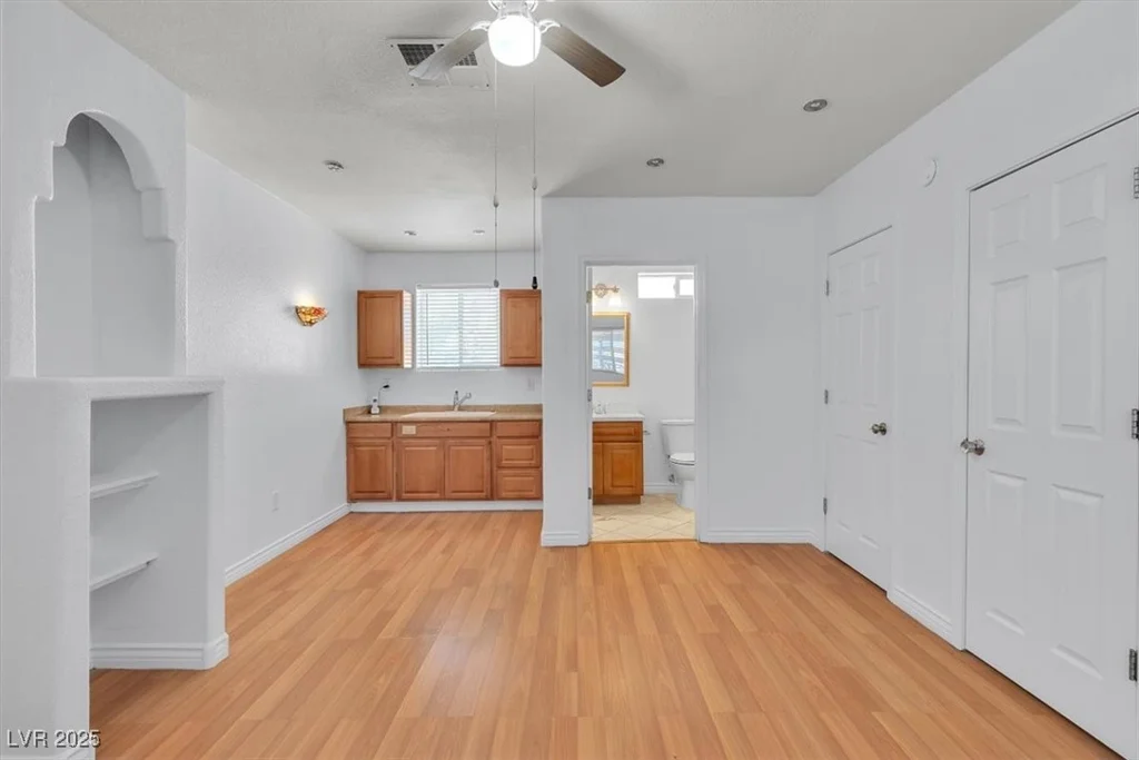 1158 Hacienda, Las Vegas, NV 89119