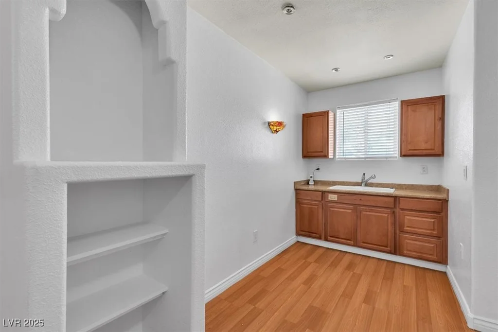 1158 Hacienda, Las Vegas, NV 89119
