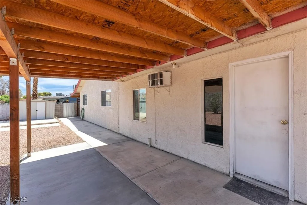1158 Hacienda, Las Vegas, NV 89119