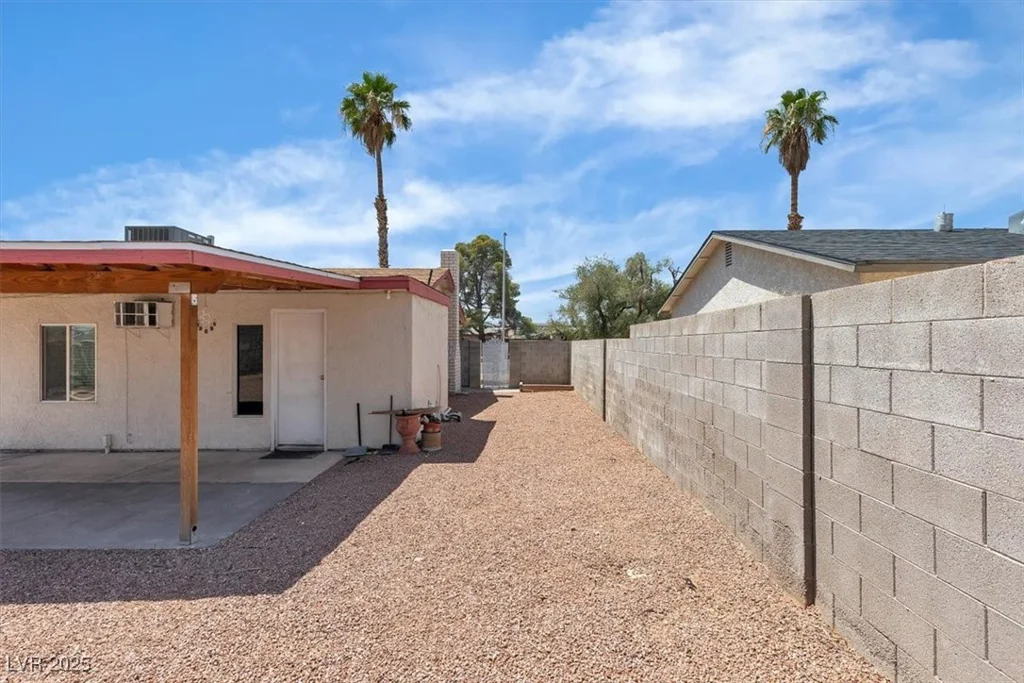 1158 Hacienda, Las Vegas, NV 89119