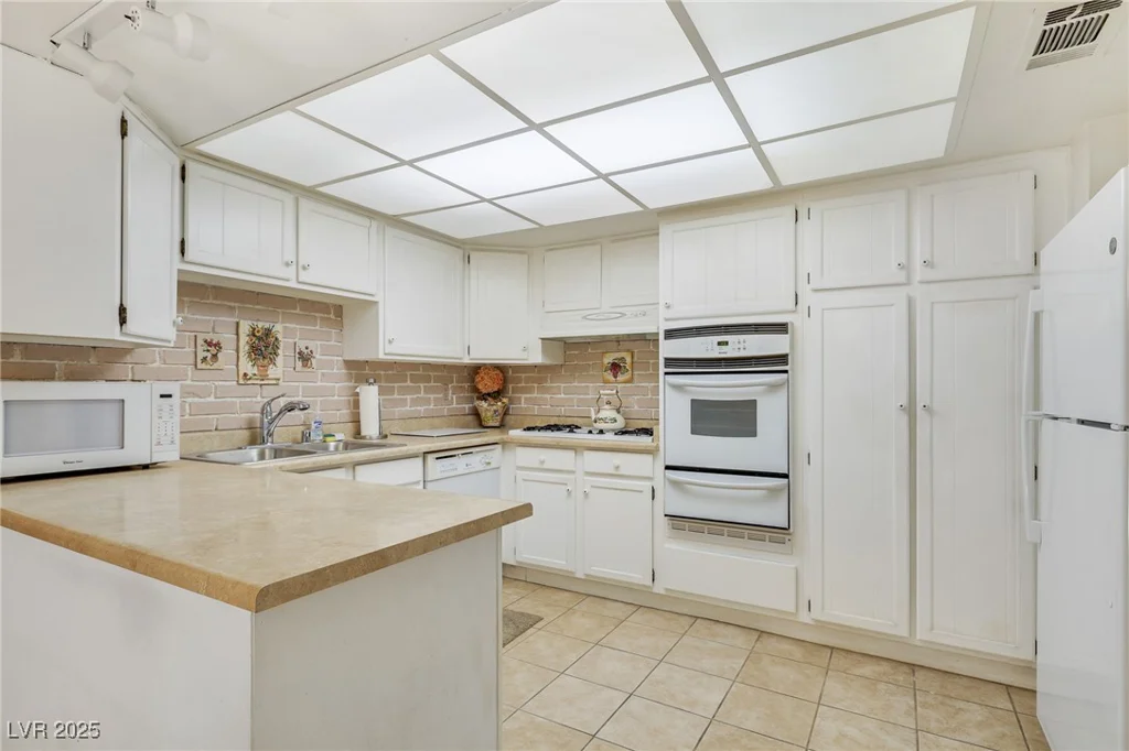 3553 Kensbrook, Las Vegas, NV 89121