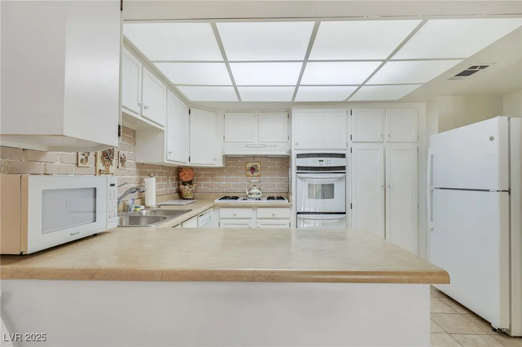 3553 Kensbrook, Las Vegas, NV 89121