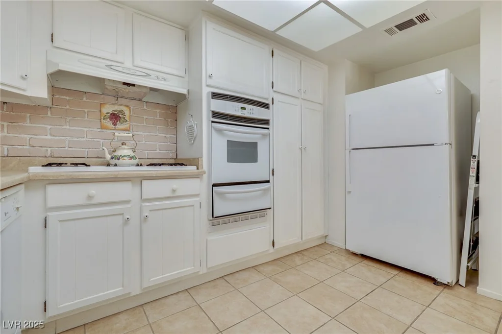 3553 Kensbrook, Las Vegas, NV 89121