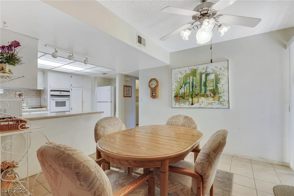 3553 Kensbrook, Las Vegas, NV 89121