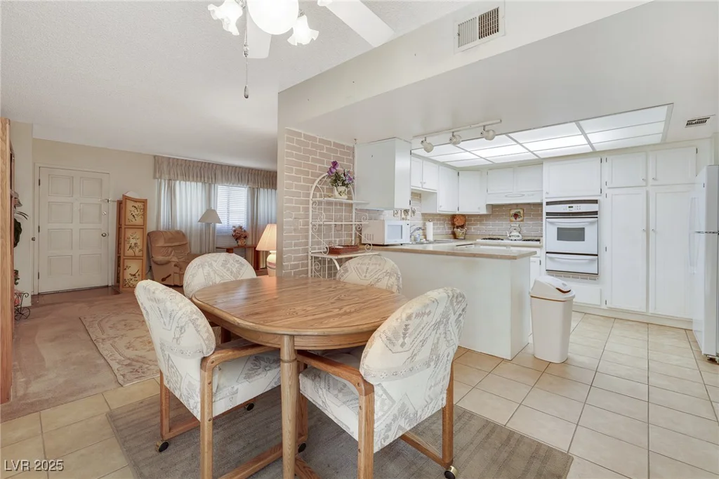 3553 Kensbrook, Las Vegas, NV 89121