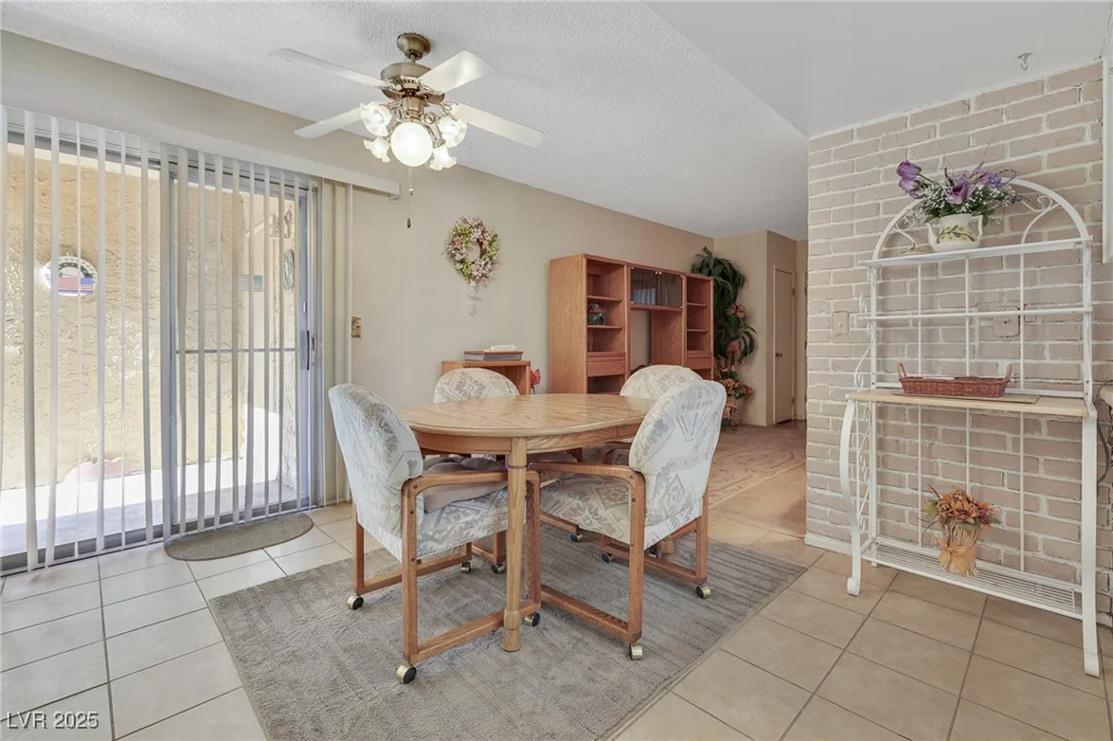 3553 Kensbrook, Las Vegas, NV 89121